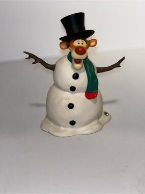 Disney Pooh & Friends Tigger Snowman Porcelain Figurine Vintage Holiday Retired